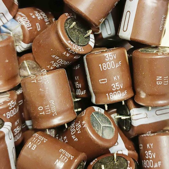 Picture of 1800UF 35V  CAPACITOR 18x20mm  105