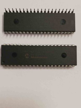 Picture of PIC16F74-I/P  IC