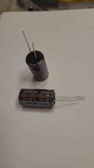 Picture of 100MF 250V CAPACITOR 105 16x32mm 