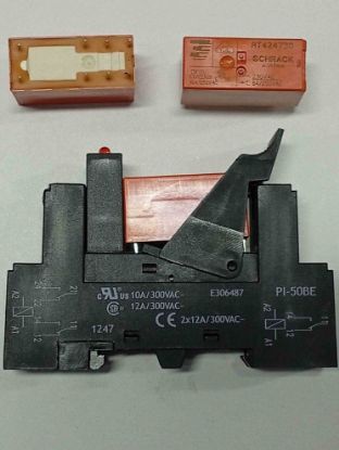Picture of RT424730 230V 8A  RELAY+SOCKET