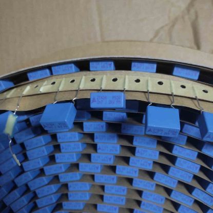 Picture of b32652s2272j530-2700pf-2000v-capacitor