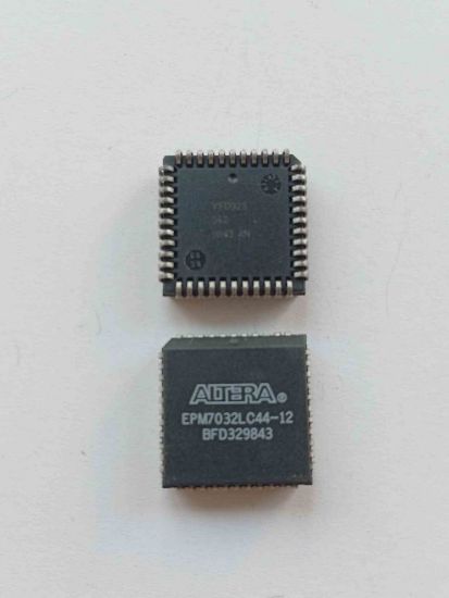 Picture of epm7032lc44-12-ic